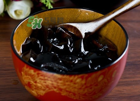 仙草凍怎么吃？仙草粉做的仙草凍怎么會有點苦