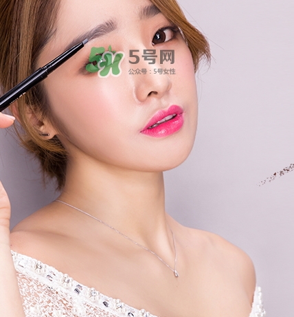 云皙眉筆怎么樣？云皙眉筆和rozo哪個(gè)好？