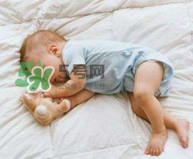 孩子尿床是缺什么？孩子尿床補什么?