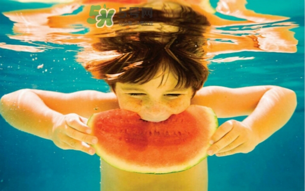 孩子尿床怎么去味？孩子尿床床墊怎么清理？