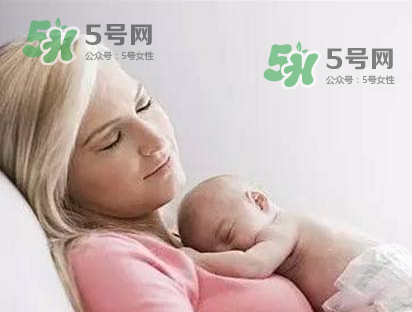 坐月子要穿內衣嗎？坐月子不穿內衣胸會下垂嗎？