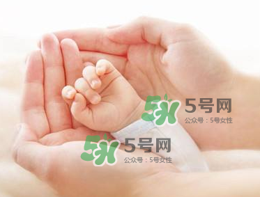 坐月子要穿內衣嗎？坐月子不穿內衣胸會下垂嗎？