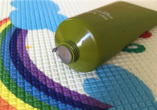 一葉子鮮補水洗面奶怎么樣？一葉子鮮補水潔面乳好用嗎？