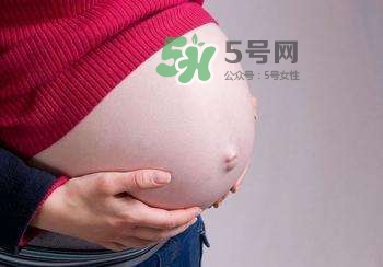 孕期可以蹲著上廁所嗎？孕期上廁所會壓到寶寶嗎？