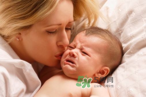 新手爸媽必看，七天教小嬰兒戒夜奶一覺(jué)到天亮