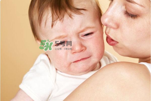 新手爸媽必看，七天教小嬰兒戒夜奶一覺(jué)到天亮