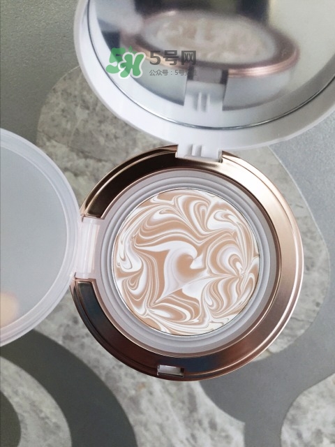 age20s愛敬氣墊粉色白色藍色有什么區(qū)別?