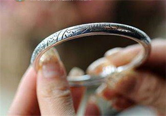 銀手鐲可以用牙膏洗嗎？銀手鐲可以用什么洗？