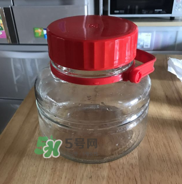 自制青梅酒的做法 青梅酒泡多久可以喝？