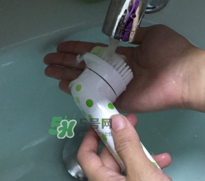 倩碧聲波潔面儀怎么充電？倩碧潔面儀充電燈不亮