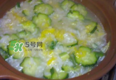 黃瓜粥的營養(yǎng)價(jià)值_黃瓜粥的功效與作用及飲食禁忌 黃瓜粥的營養(yǎng)價(jià)值_黃瓜粥的功效與作用及飲食禁忌