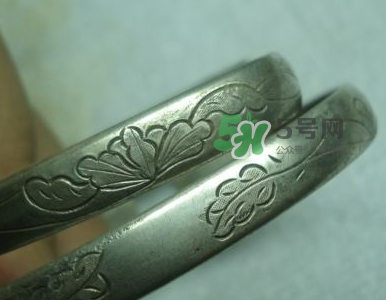 銀手鐲可以帶著洗澡嗎？銀手鐲洗澡能不能帶？