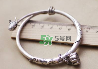 銀手鐲可以用牙膏洗嗎？銀手鐲可以用什么洗？