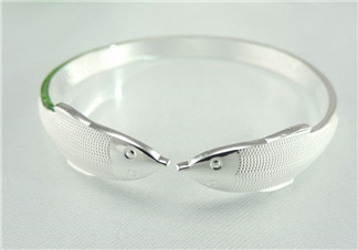 銀手鐲變黑了如何洗白？銀手鐲變黑怎么洗？