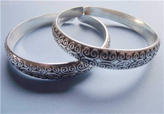 銀手鐲可以帶著洗澡嗎？銀手鐲洗澡能不能帶？