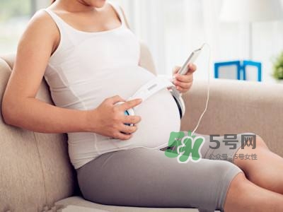 音樂胎教是媽媽聽還是放在肚子上？胎教音樂有哪些？