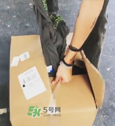 off white awge演唱會(huì)限定長(zhǎng)袖t怎么買_在哪買？