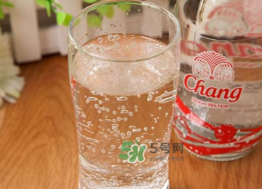 蘇打水是什么水？蘇打水喝多了會(huì)怎么樣？