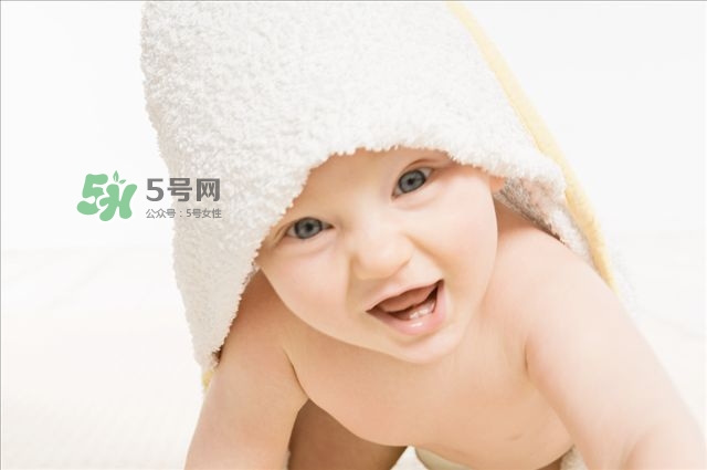 3個(gè)月寶寶每天睡覺十多個(gè)小時(shí)正常嗎 3個(gè)月寶寶每天睡覺十多個(gè)小時(shí)正常嗎