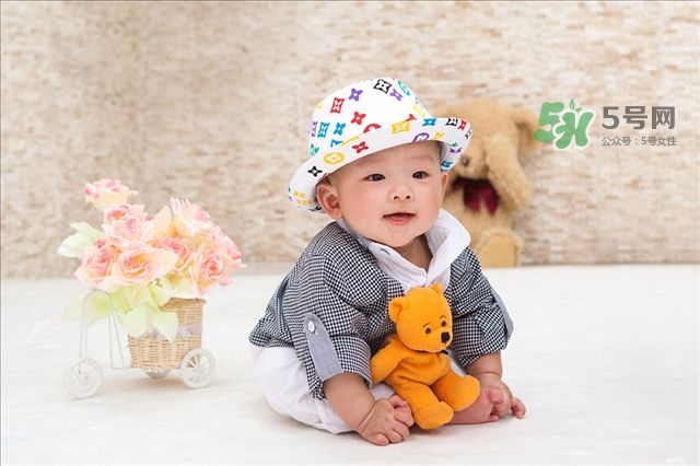 3個(gè)月寶寶每天睡覺十多個(gè)小時(shí)正常嗎 3個(gè)月寶寶每天睡覺十多個(gè)小時(shí)正常嗎