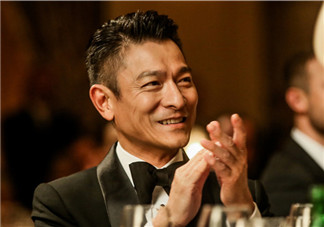 俠盜聯(lián)盟張丹開(kāi)的越野車(chē)什么牌子？俠盜聯(lián)盟劉德華開(kāi)的什么車(chē)？