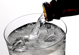 蘇打水什么時(shí)候喝最好？蘇打水什么人不能喝