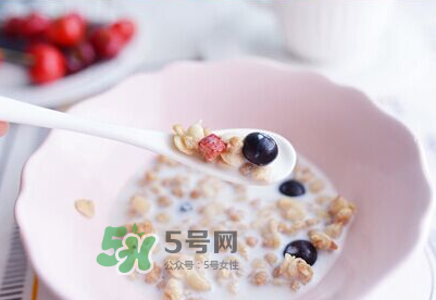 卡樂比梅果牛奶系列麥片好吃嗎？卡樂比梅果牛奶系列價格