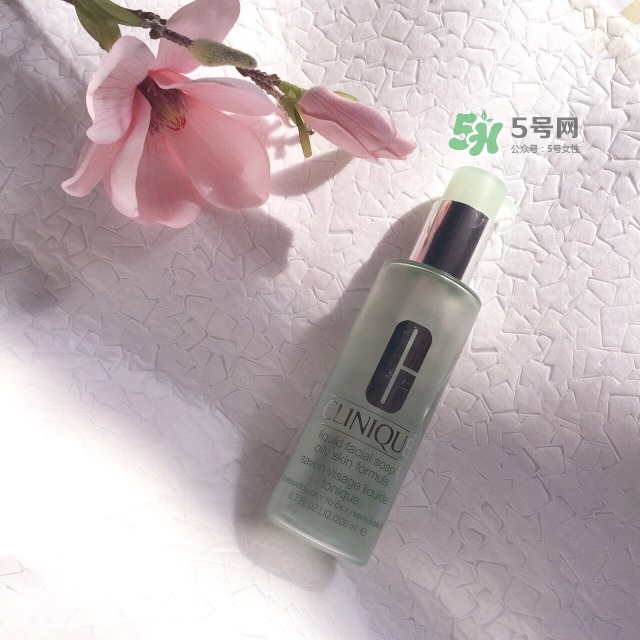 倩碧液體潔面皂適合20歲以下人群使用嗎？