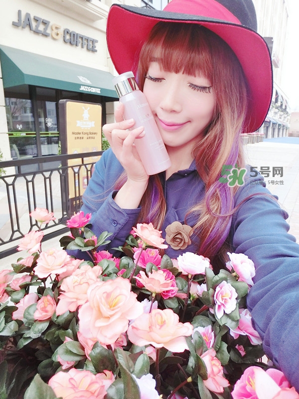 夢妝花萃凈白調(diào)理水怎么樣？夢妝花萃凈白調(diào)理水能補水嗎？