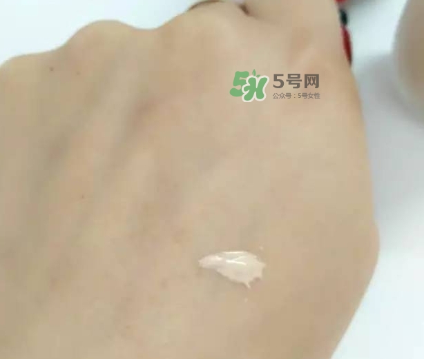 玫珂菲水粉霜怎么樣？玫珂菲全新雙用水粉霜好用嗎？