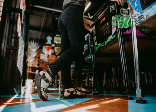 chaco pac man吃豆人主題涼鞋的多少錢？chaco吃豆人涼鞋價(jià)格