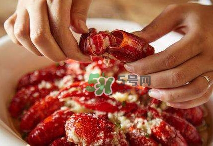 吃小龍蝦什么會(huì)得橫紋肌溶解癥？橫紋肌溶解癥嚴(yán)重嗎