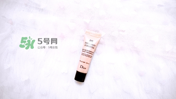 迪奧凝脂恒久粉底液真假怎么辨別-迪奧粉底液真假圖 迪奧凝脂恒久粉底液真假怎么辨別-迪奧粉底液真假圖