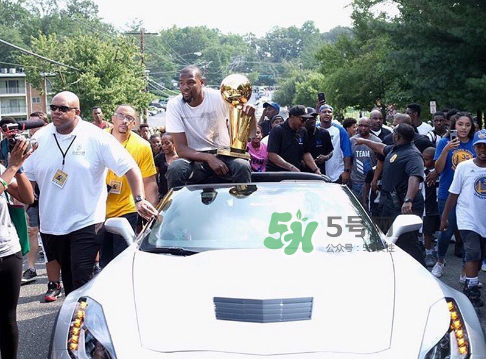 杜蘭特回家鄉(xiāng)穿的鞋子是什么牌子_哪個型號_多少錢_什么時候發(fā)售？