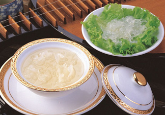 燕窩和銀耳的功效一樣嗎？燕窩和銀耳的區(qū)別？