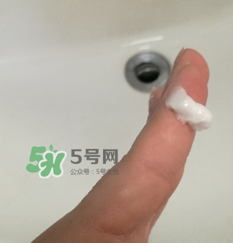 一葉子補(bǔ)水潔面乳怎么樣？一葉子補(bǔ)水洗面奶好用嗎？