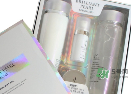 ahc珍珠美白水乳套盒怎么樣？ahc珍珠美白水乳好用嗎