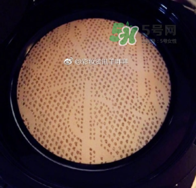 ysl蕾絲氣墊和ysl羽毛氣墊哪個好？ysl蕾絲氣墊和ysl羽毛氣墊的區(qū)別