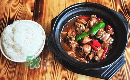 黃燜雞米飯有幾個(gè)品牌？黃燜雞米飯有營養(yǎng)嗎