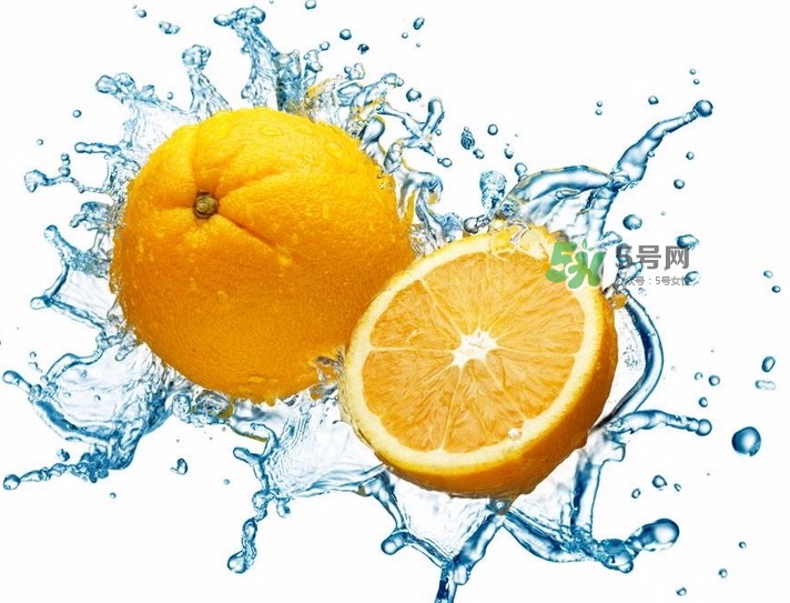 橙子是橘子跟什么水果的雜交品種？橙子是上火還是下火？