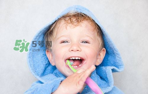怎么防止寶寶長蛀牙？別讓孩子吃大人的口水