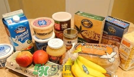 晚上運(yùn)動(dòng)后能吃東西嗎？晚上運(yùn)功后吃什么水果好？