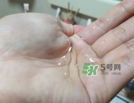 御泥坊水潤茶萃微囊黑面膜怎么用？