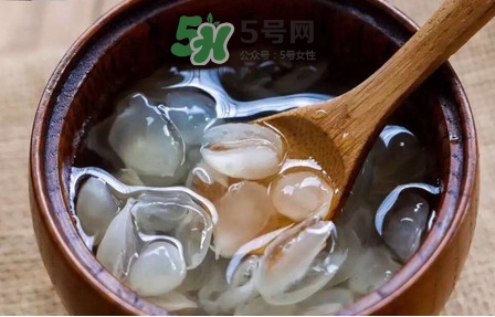 泡皂角米的水要倒掉嗎？泡皂角米的水有什么作用