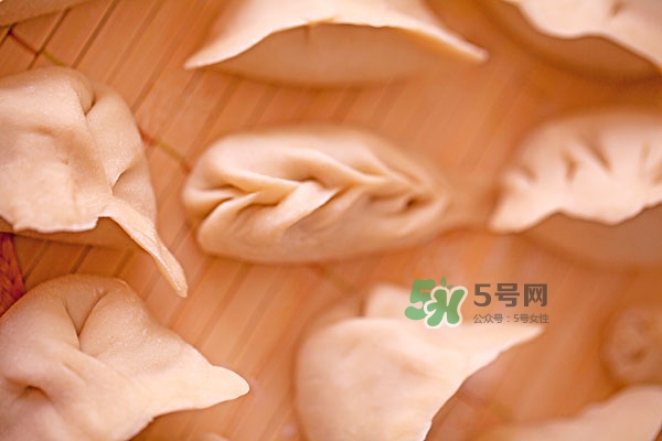 蒜苔餡餃子的做法 蒜苔餡餃子怎么做 蒜苔餡餃子的做法 蒜苔餡餃子怎么做