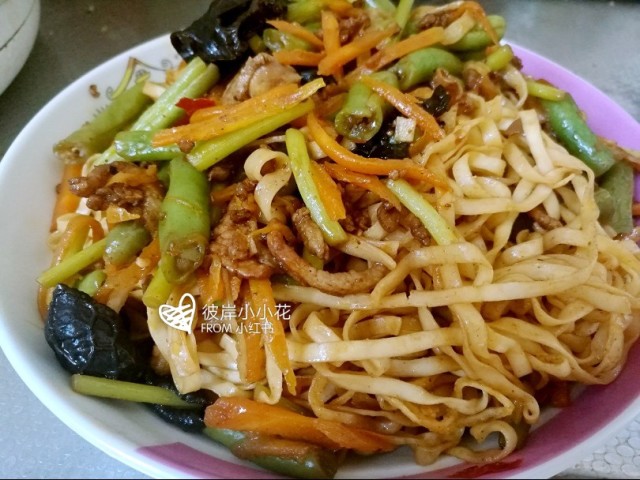 豆角燜面的家常做法 豆角燜面怎么做好吃 豆角燜面的家常做法 豆角燜面怎么做好吃