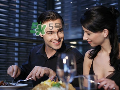 女生怎么撩男生？女生如何追到男神？