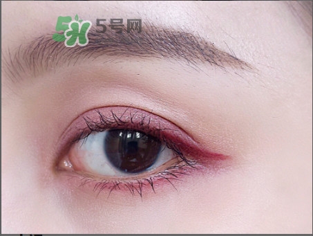 the estee edit眼影膏怎么用？酒紅色眼妝怎么畫