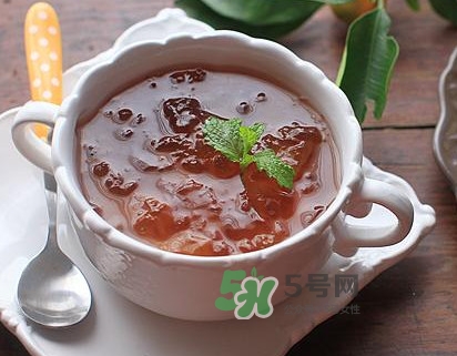 桃膠適合什么人吃？吃桃膠會(huì)上火嗎？