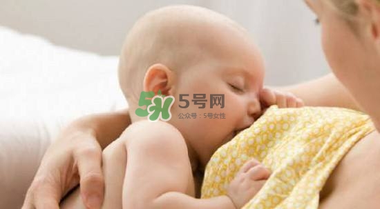 塞奶了有硬塊怎么辦？塞奶要熱敷還是冷敷？